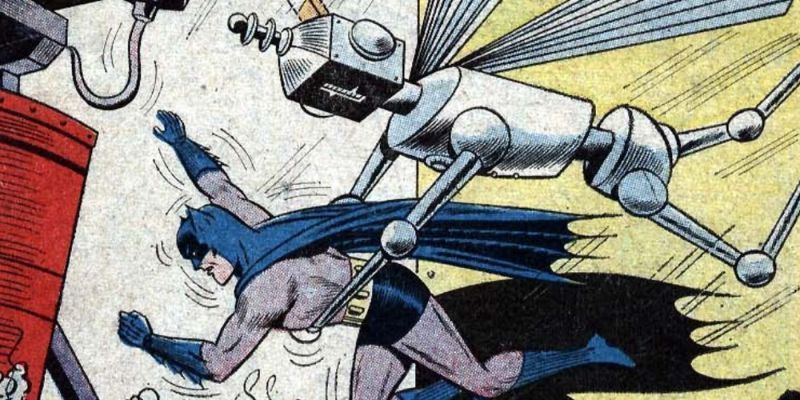 Batman siendo salvado por su Robot-Guardián