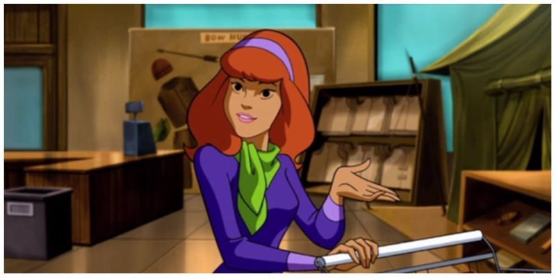 Daphne Blake gestikuliert in Scooby-Doo.