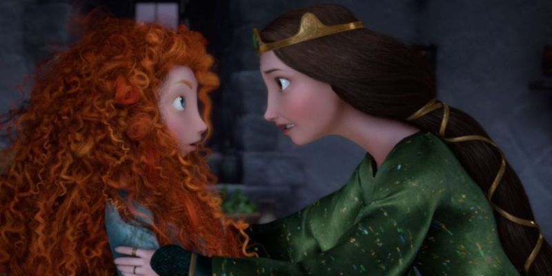 Merida und Königin Elinor in Brave sehen sich an