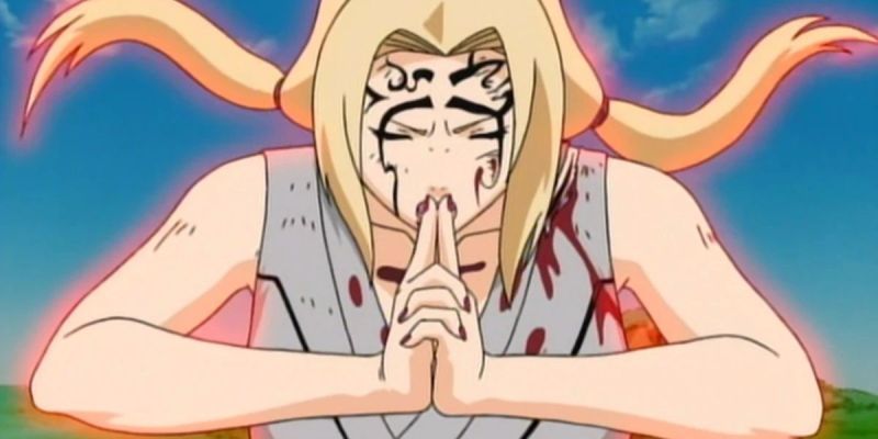Tsunade von Naruto mit ihrem heilenden Jutsu.