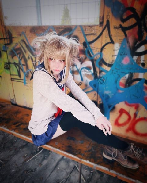 izzy_clary_cosplay Himiko Toga Cosplay mein Held