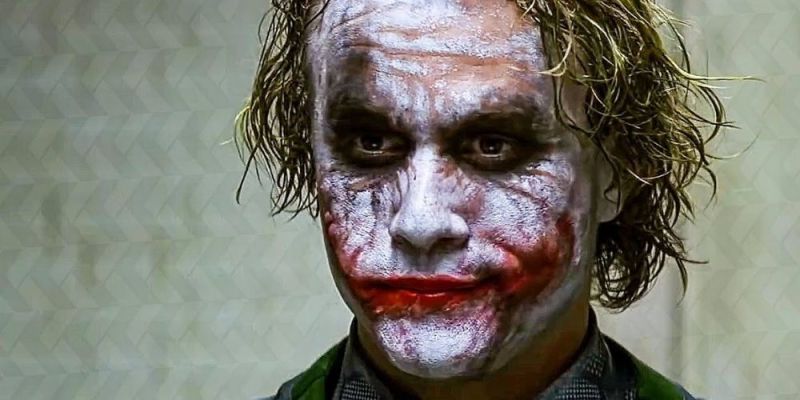 Heath Ledger Joker Interrogatorio de pintura facial desordenada