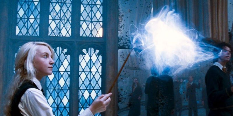 Luna Lovegood castet mit Dumbledore einen Patronus