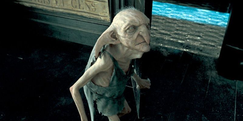 Kreacher, el elfo doméstico de la franquicia de Harry Potter, parece molesto