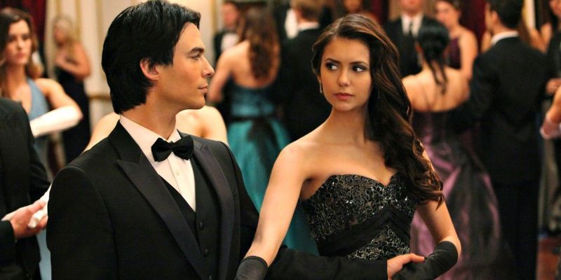 Damon y Elena bailando en The Vampire Diaries
