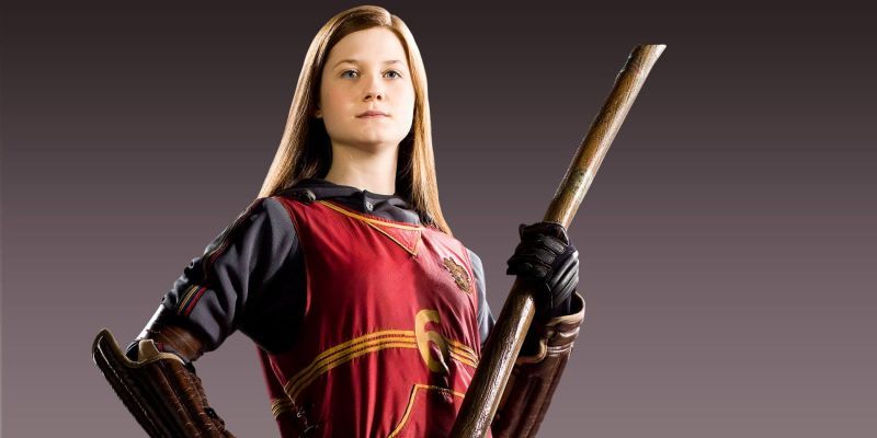 Ginny Weasley trägt in Harry Potter eine Quidditch-Uniform.