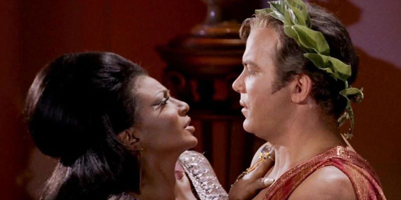 Star Trek Kirk und Uhura Kiss in Platos Stiefkinder