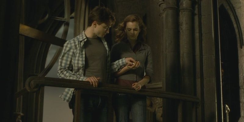 harry le cuenta a hermione su plan para perseguir horrocruxes