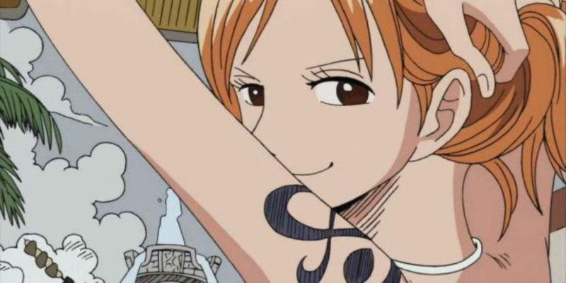 Nami mirando por encima del hombro One Piece