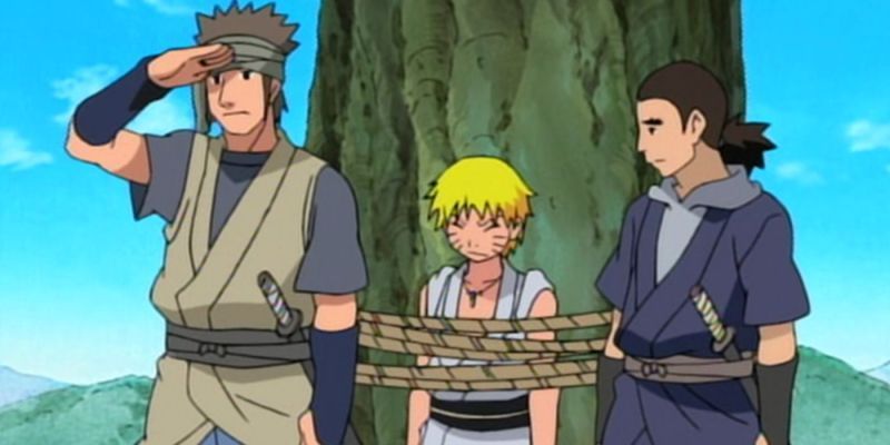 Naruto atado a un árbol en el episodio 97 de Naruto